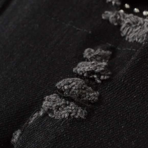 AMIRI Fashionable Riveted Ripped Jeans - Picture 13 of 14